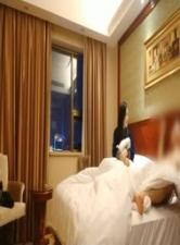 这妹子太能聊了谈天说地最后给她一顿啪啪.